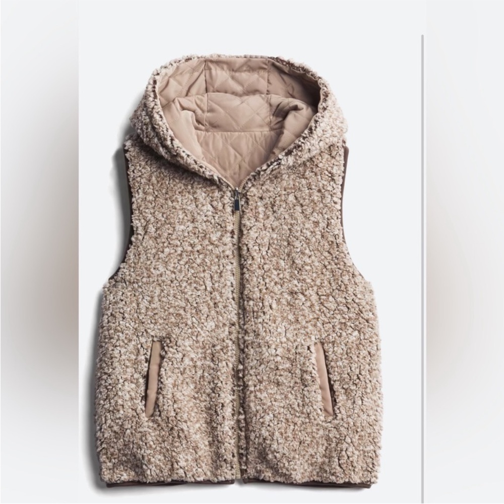 Coffeeshop Reversible Cozy Sherpa Hooded Vest in Taupe